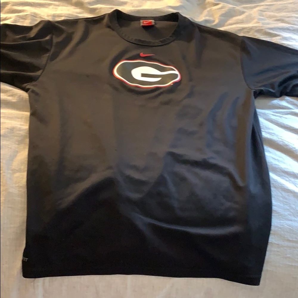 Men’s Nike top